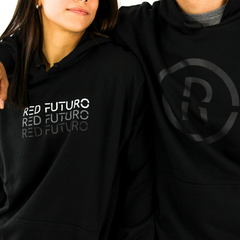 Futu®e Hoodie RED FUTURO con logotipo 'Red Futuro' tres veces en blanco, gris y negro y bolsa en el centro - Fuerza X el Futuro