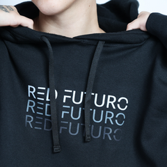 Futu®e Hoodie RED FUTURO con logotipo 'Red Futuro' tres veces en blanco, gris y negro y bolsa en el centro - Fuerza X el Futuro