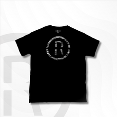 Playera Power | RED FUTURO negra con logotipo 'R' en el centro, hecha de 50% Poliéster, 25% Algodón, 25% Rayón. Diseño triblend suave y elástico.